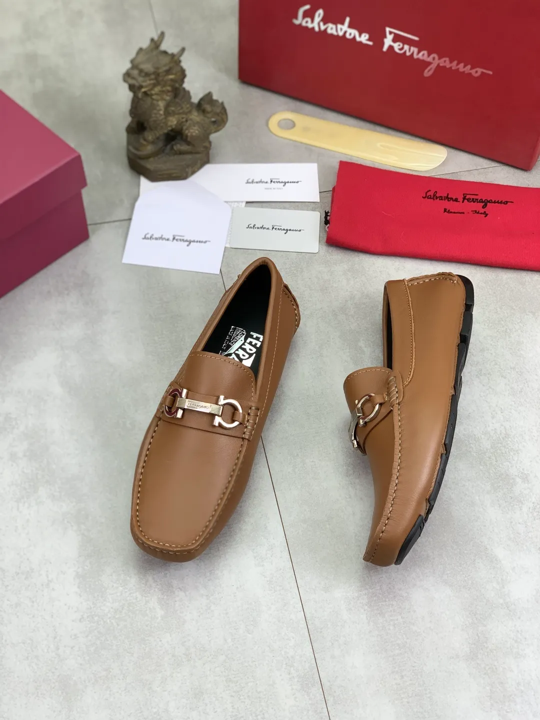 Men's shoes 💰P542 New model, high quality [Ferragamo/Ferragamo] Latest lazy slip-on shoes Original imported calfskin, imported cowhide lining + original luxury metal buckle + original combination outsole Comparison without pressure Code number: 38-45